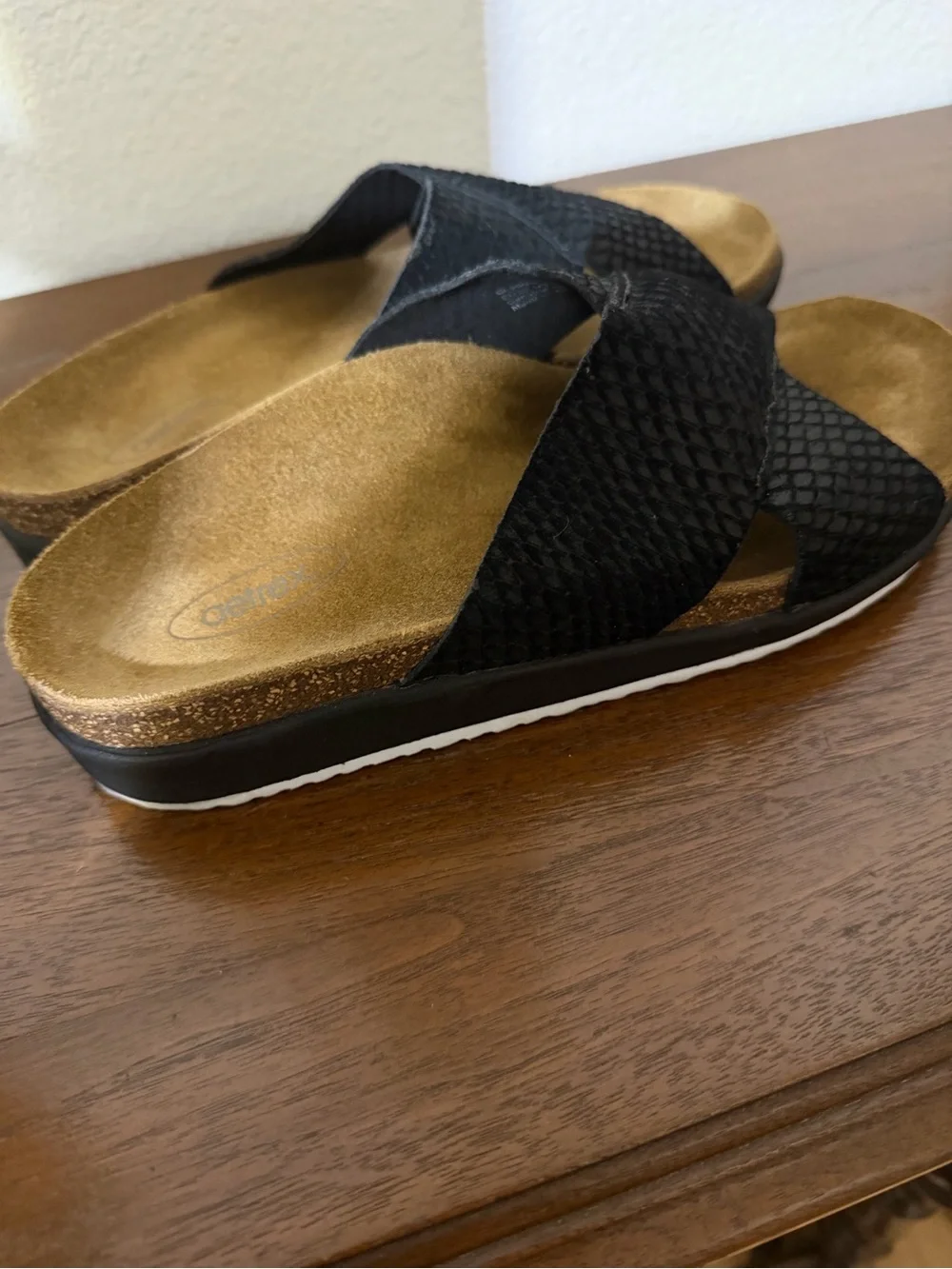 Art Rex Dawn Women’s Black Cross-Strap Slide Sandals with Textured Straps